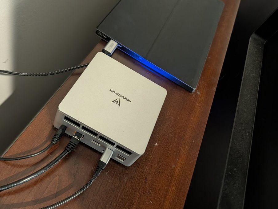 MINISFORUM UM870 Slim Mini PC